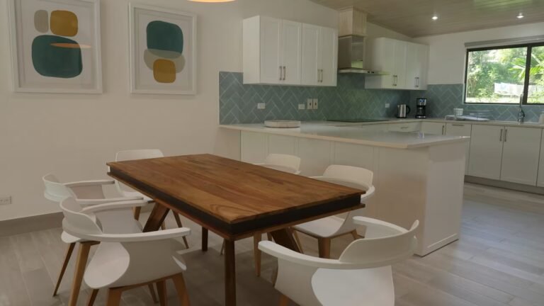 Aquarius Villa – Dining area and kitchen