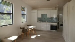 Aquarius Studio – Kitchenette and dining table